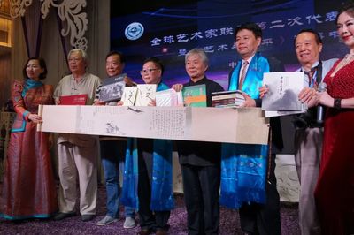 隆回民俗摄影家老后荣获摄影艺术终身成就奖